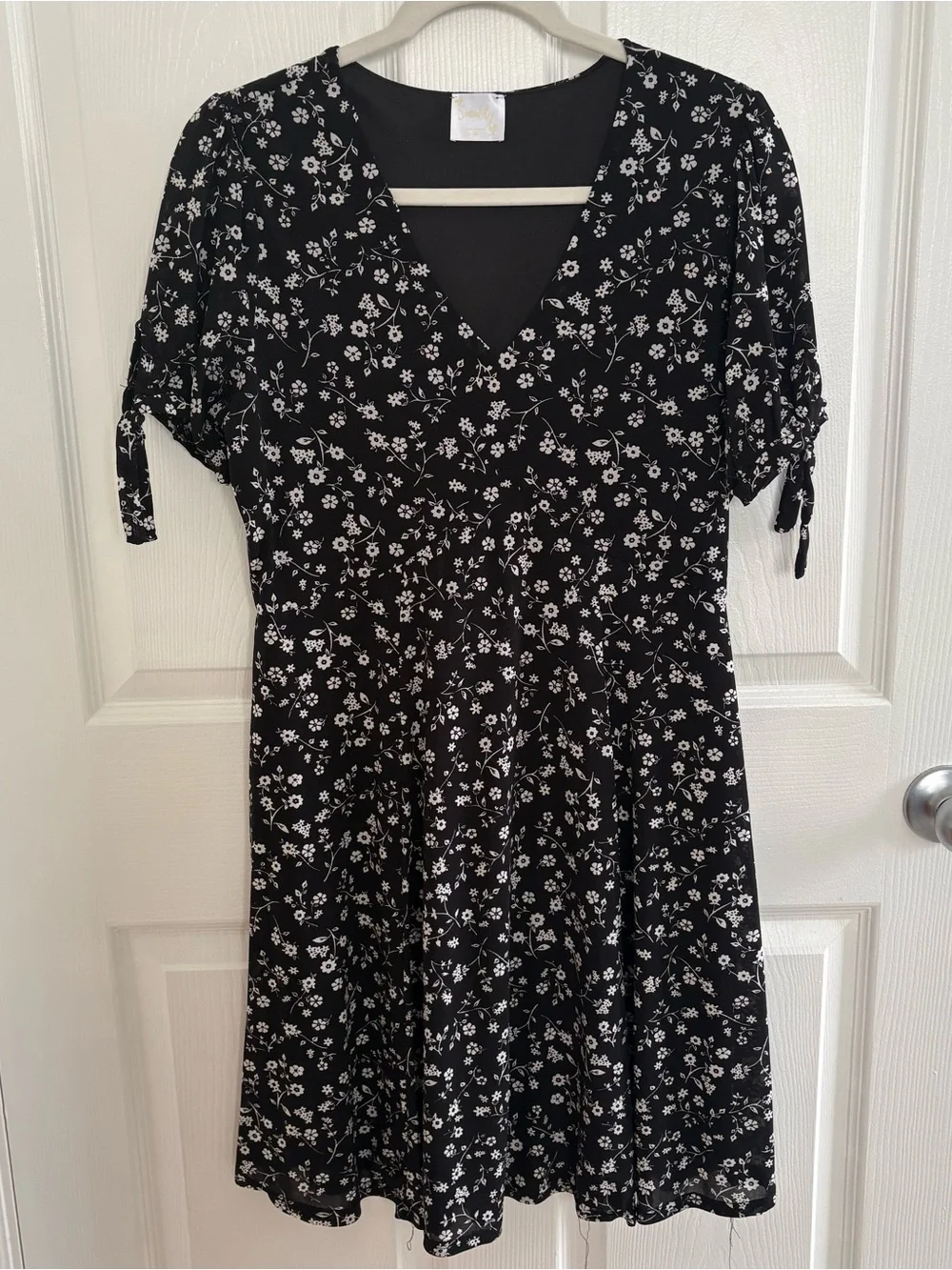 Siren Lily Black Floral V-Neck Midi Dress